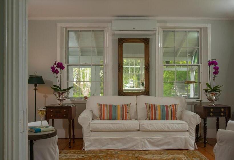 مبيت وإفطار Village Inn