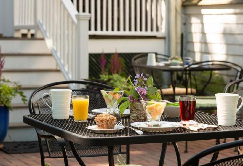 مبيت وإفطار Village Inn