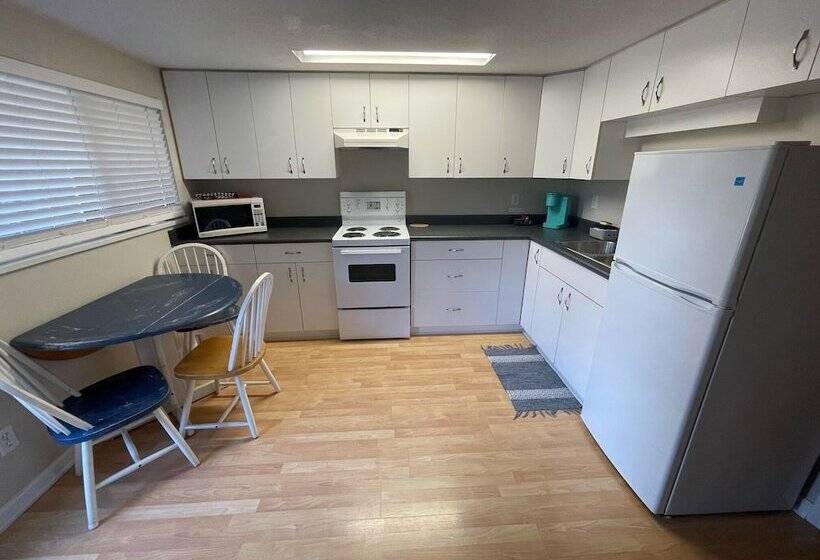 Cedar Grove Motel And Cabins