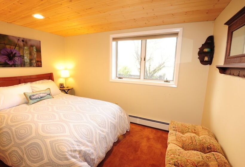 Cranky Crow Bed And Breakfast