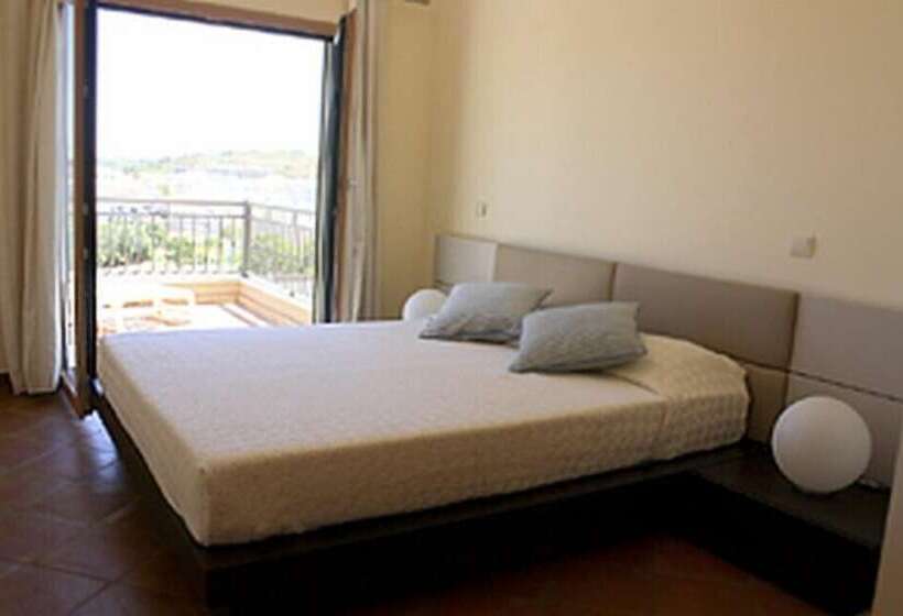 Domus Iberica Burgau Apts & Villas