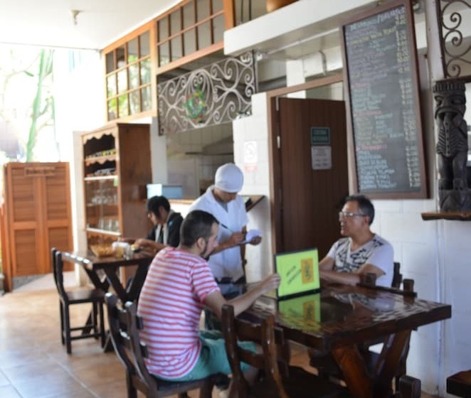 Hostal Camping Naylamp   Hostel