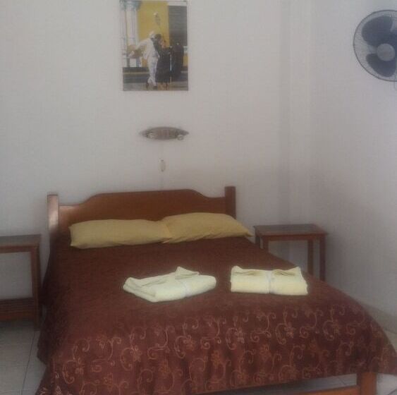 Hostal Camping Naylamp   Hostel