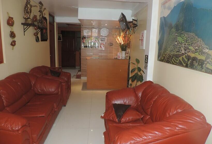 Хостел Intiquilla Machupicchu Pueblo