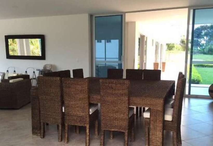 مسافرخانه La Felicidad