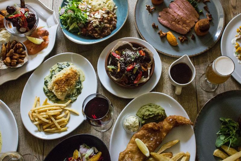 簡易ホテル The Fenwick Steak & Seafood Pub