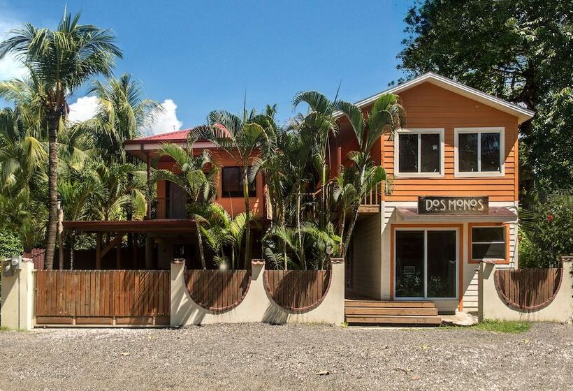 Hostel Dos Monos