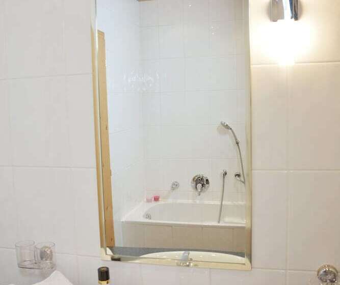 هتل Appartements Aurikel Corso