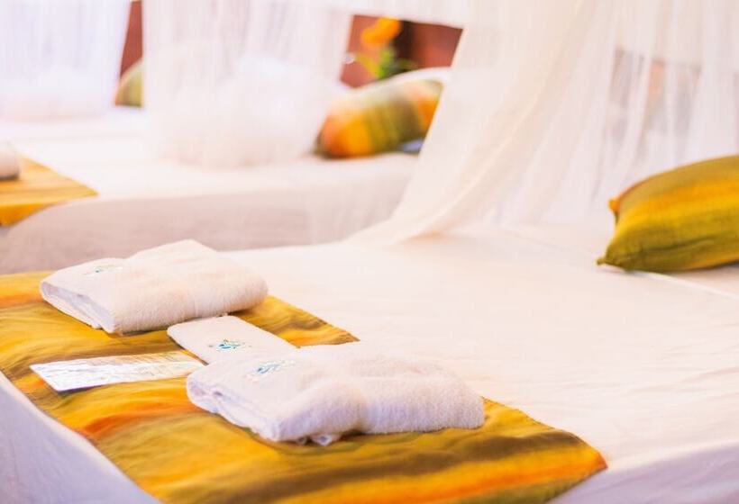 هتل Avatar Amazon Lodge & Canopy Park