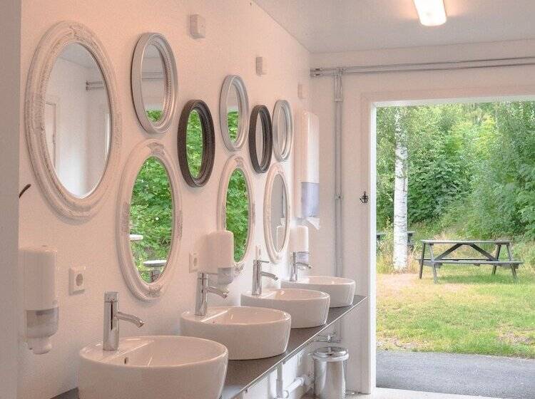 בית מלון כפרי Björkbackens Stugby   Campground