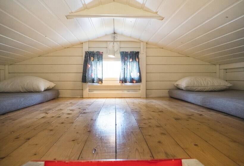 בית מלון כפרי Björkbackens Stugby   Campground