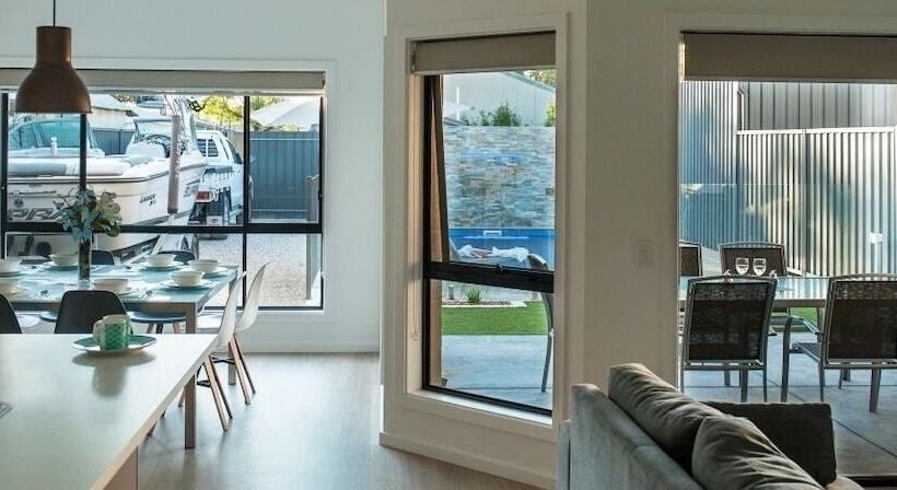 هتل Renmark River Villas And Boats & Bedzzz