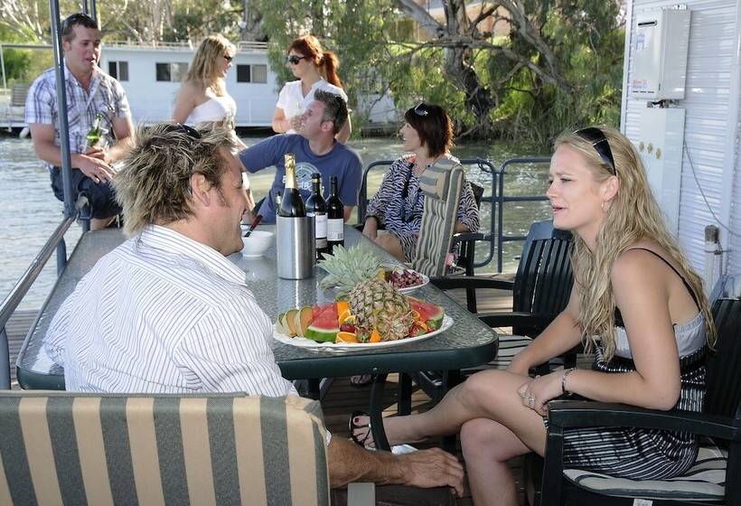 هتل Renmark River Villas And Boats & Bedzzz