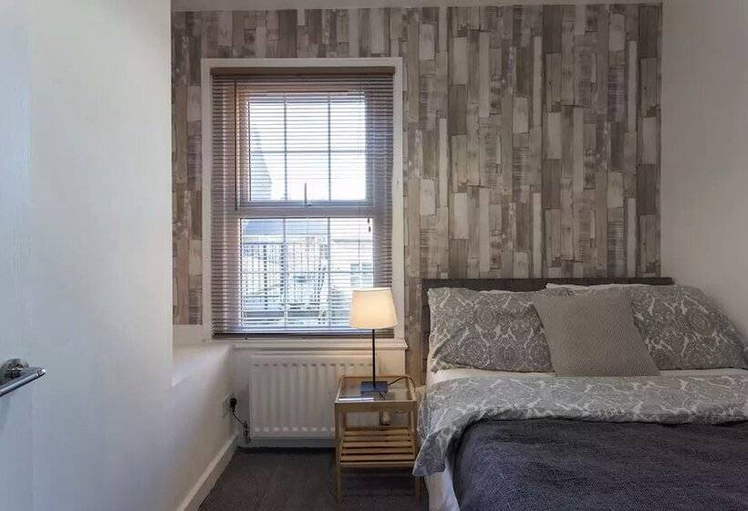 בית מלון כפרי Hastings House Luton   Inhabit Short Stays