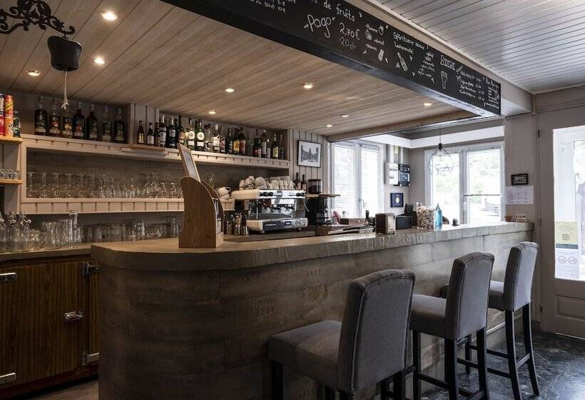 Отель Hôtel Les Flocons