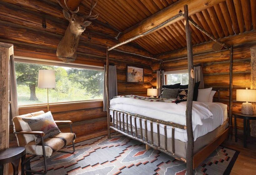 هتل Lone Mountain Ranch