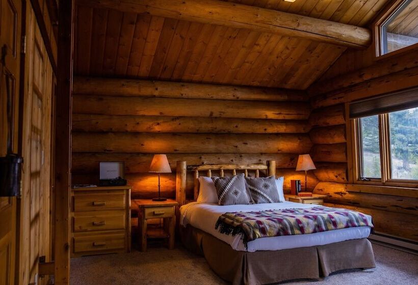 هتل Lone Mountain Ranch