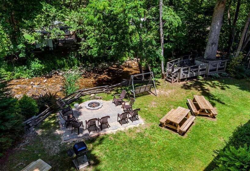 هتل Maggie Valley Creekside Lodge