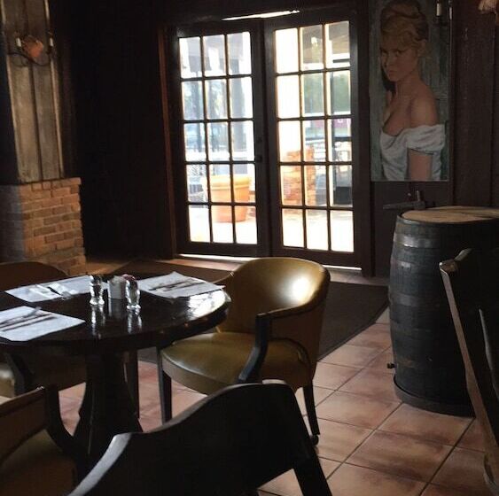 فندق Rod And Gun Club