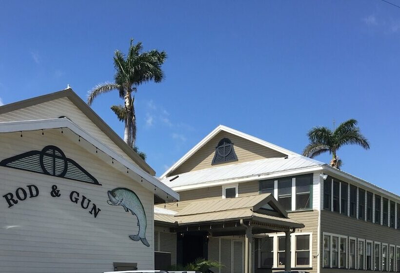 فندق Rod And Gun Club