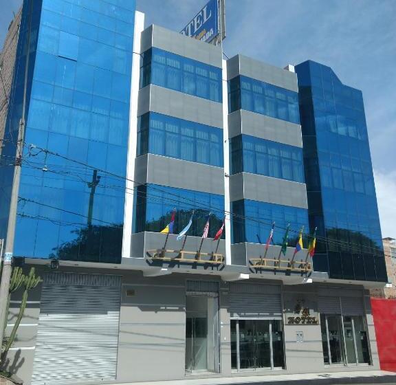 Отель Santa María