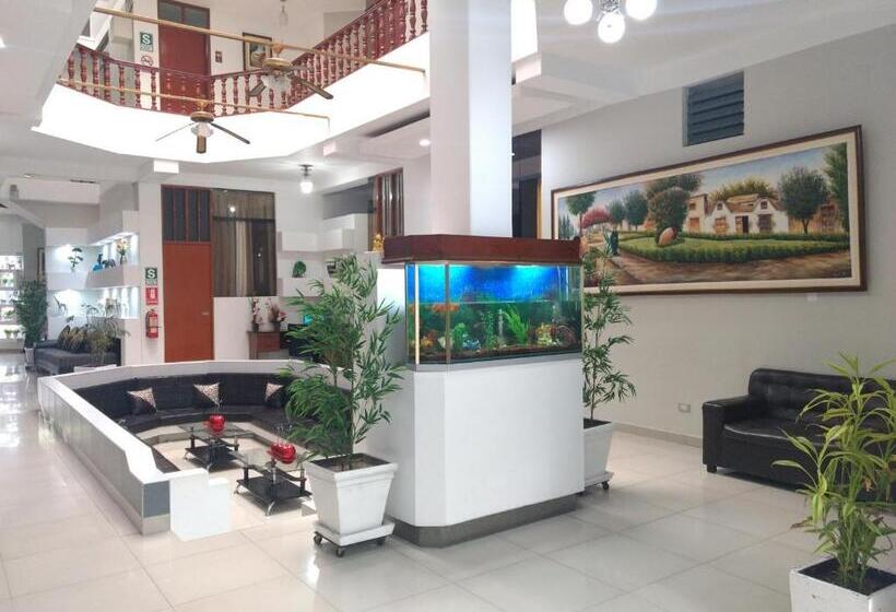 Отель Santa María