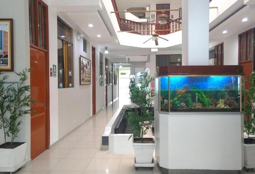 Отель Santa María