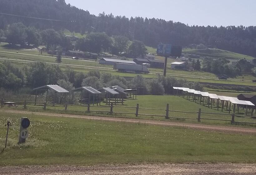 ホテル Suzies Camp