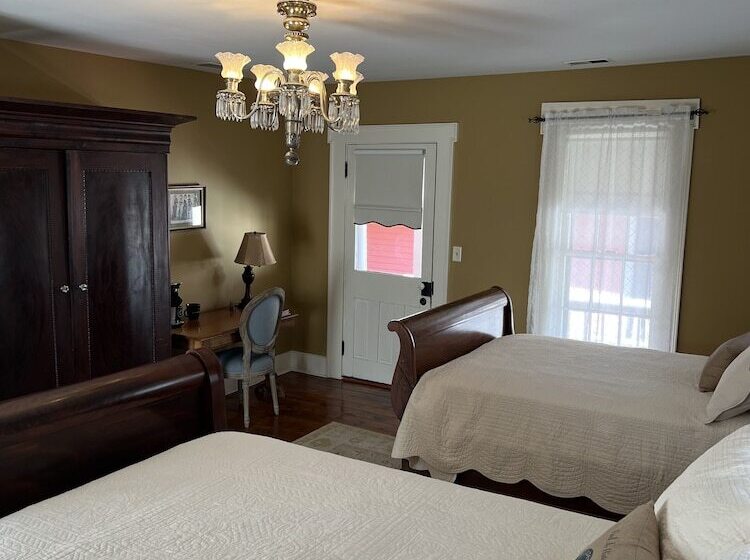 هتل The Buxton Inn