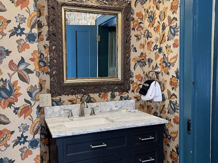 هتل The Buxton Inn