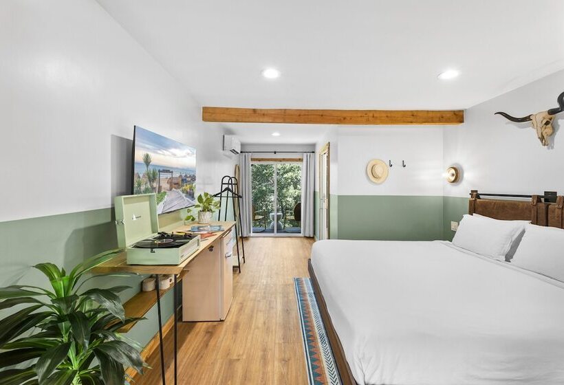 Отель The Bygone