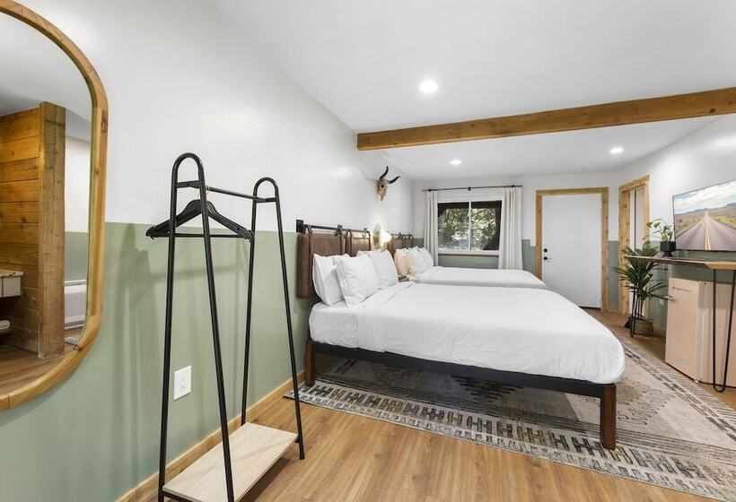 Отель The Bygone