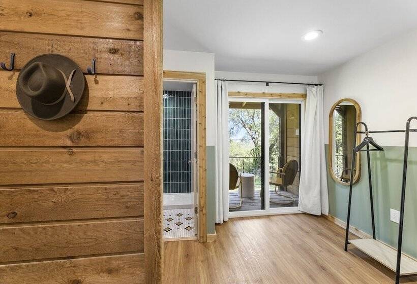 Отель The Bygone