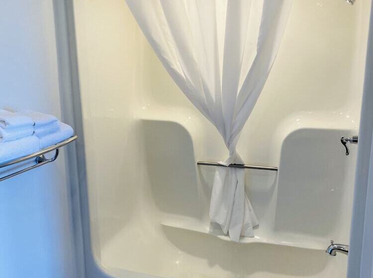 Отель The Pines Country Inn