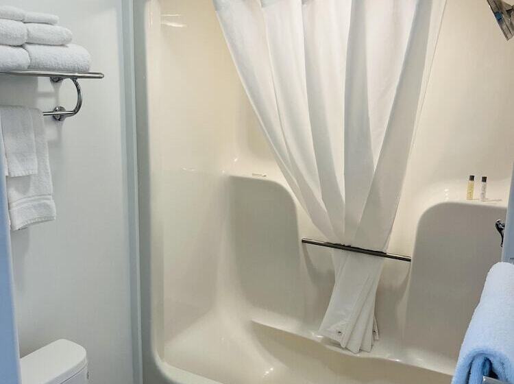 Отель The Pines Country Inn