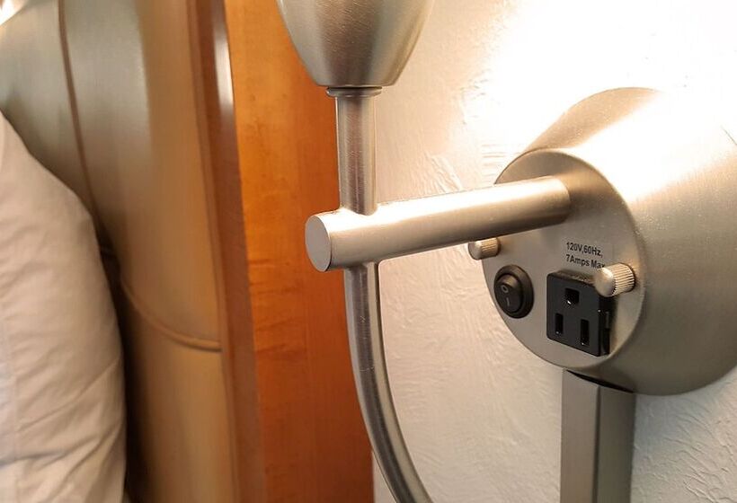 Отель The Pines Country Inn