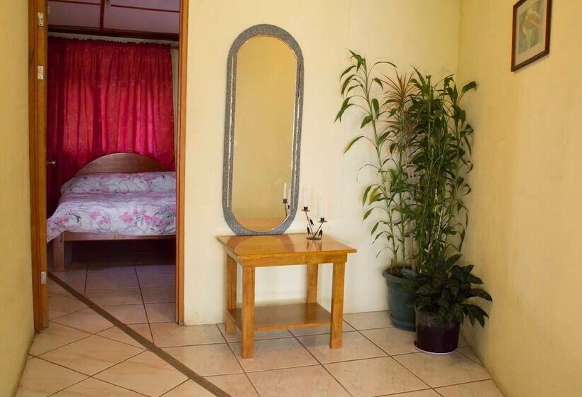 فندق Valley View Lodge   Finca Huetares