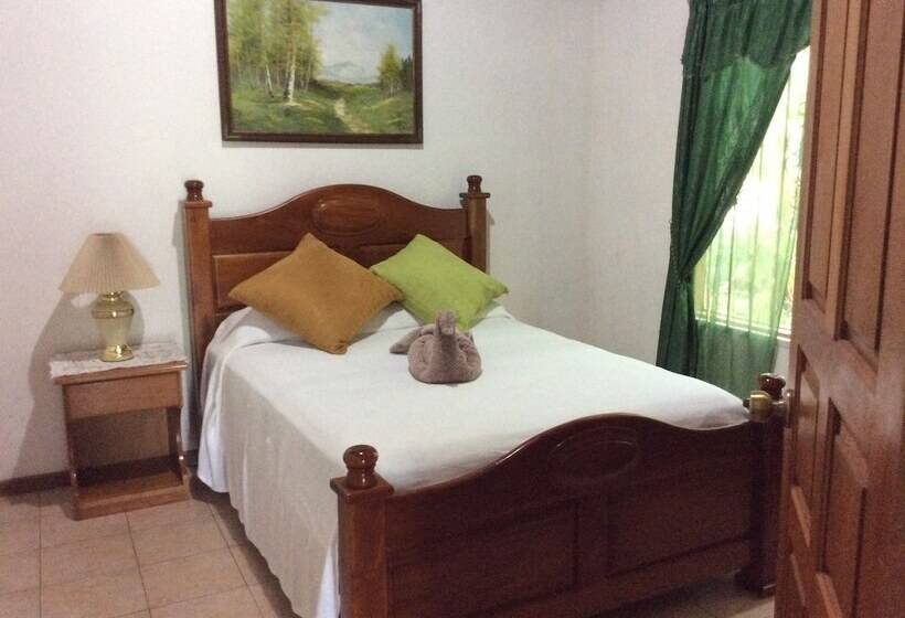 فندق Valley View Lodge   Finca Huetares