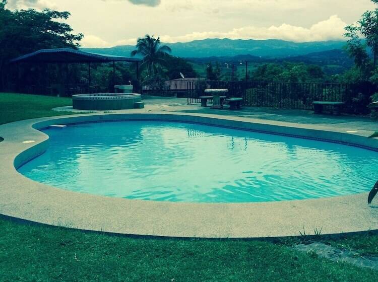 فندق Valley View Lodge   Finca Huetares