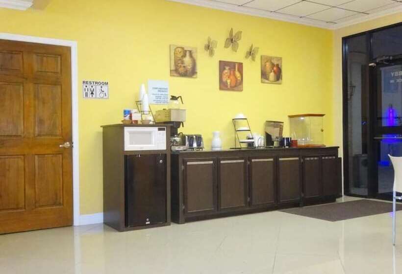 בית מלון כפרי Winnie Inn & Suites