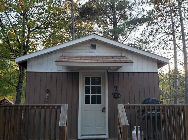 Hush Lodge And Cottages