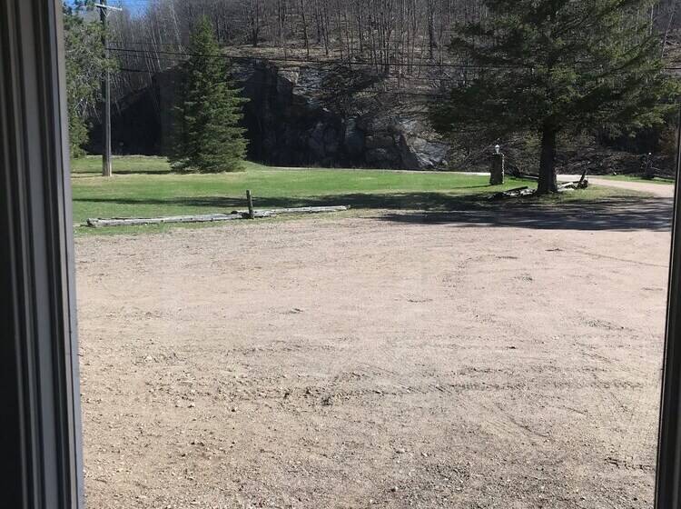 Hush Lodge And Cottages