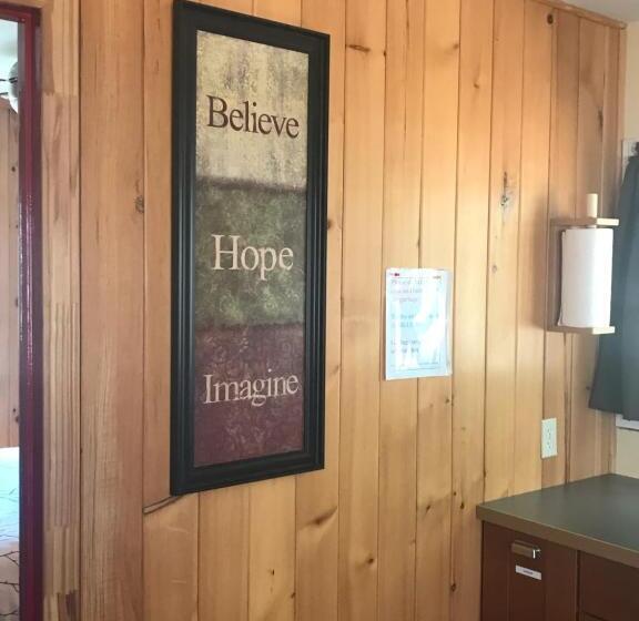 Hush Lodge And Cottages