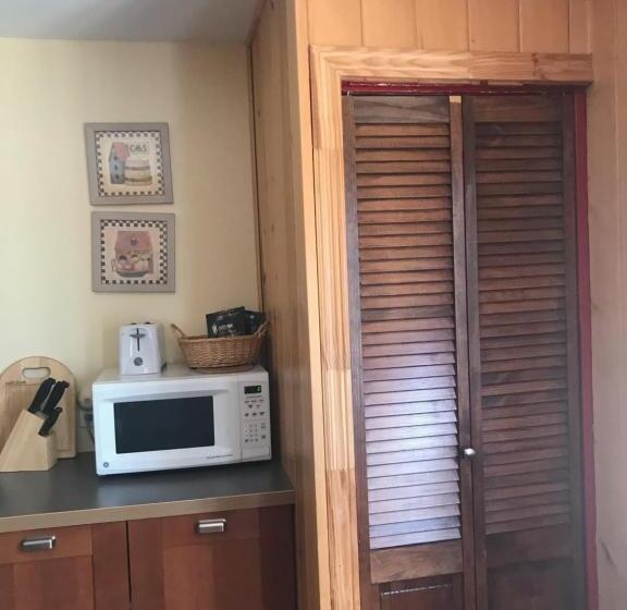 Hush Lodge And Cottages