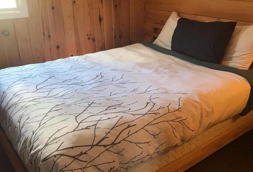 Hush Lodge And Cottages