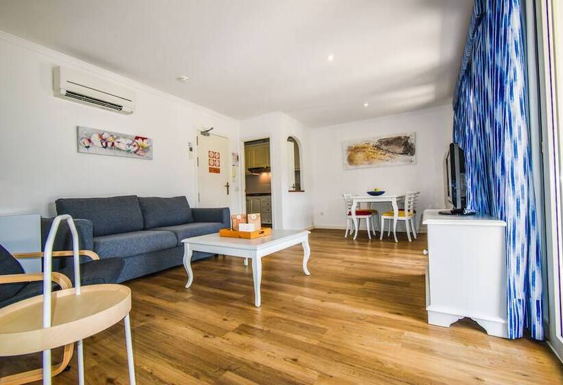Lili Apartments