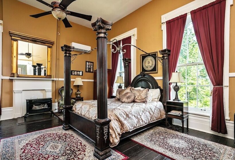 Maple Hill Manor Bed & Breakfast