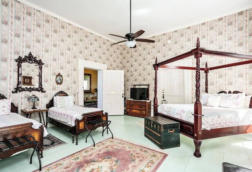 Maple Hill Manor Bed & Breakfast