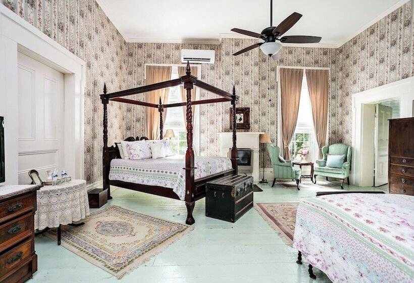 Maple Hill Manor Bed & Breakfast