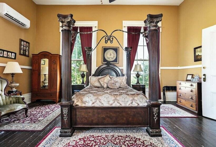 Maple Hill Manor Bed & Breakfast